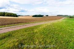Fält med plöjd åker nära Örberga i augusti